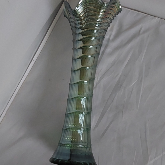 IMPERIAL GREEN/ LIME GREEN ANTIQUE RIPPLE CARNIVAL FUNERAL SIZE GLASS VASE - Picture 7 of 9